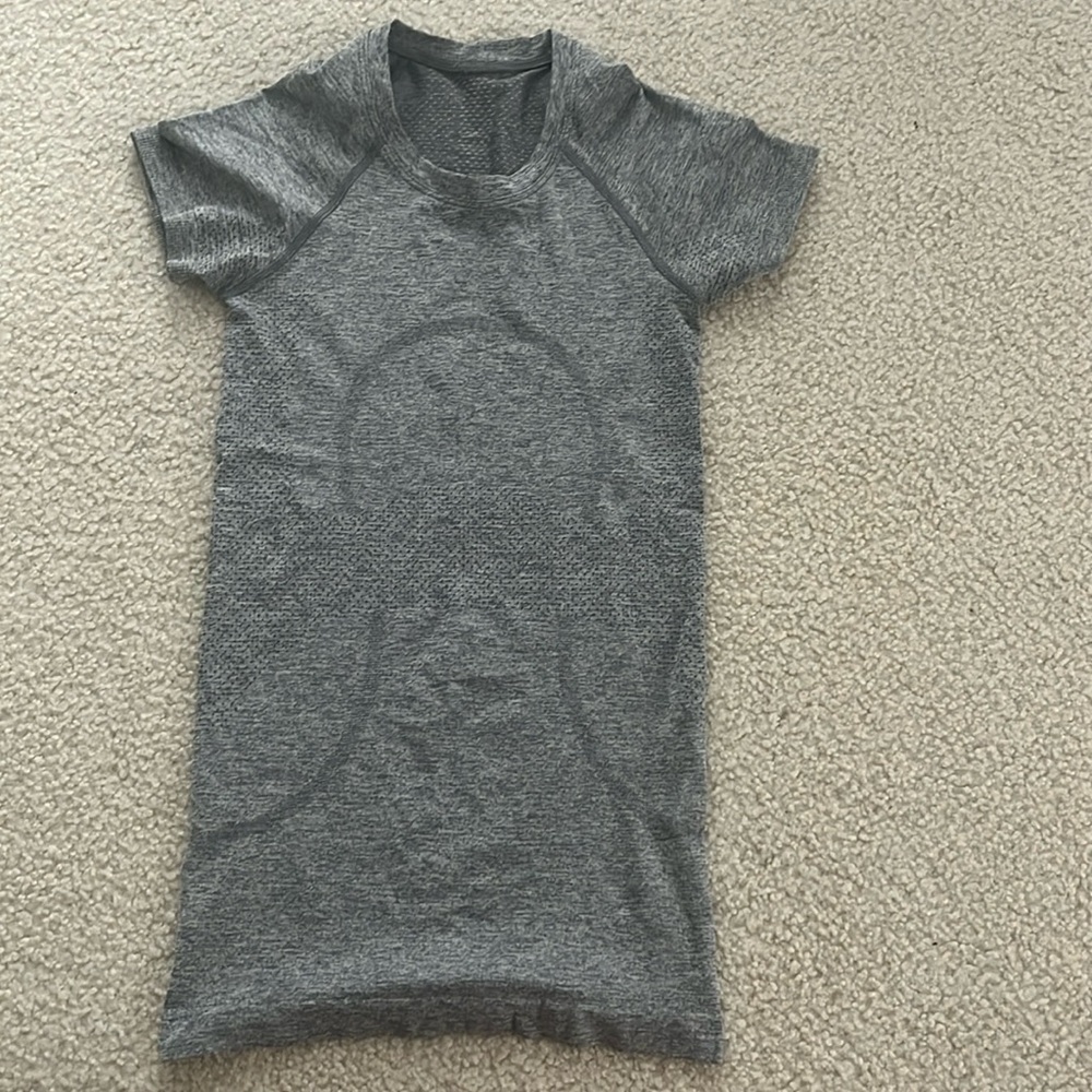 Lululemon Swiftly Tech short sleeve tshirt, size 2, hip length not cropped